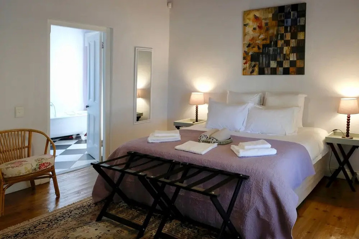 Room 6 of 14