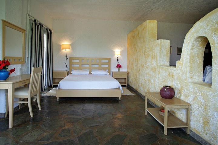 Room 5 of 68