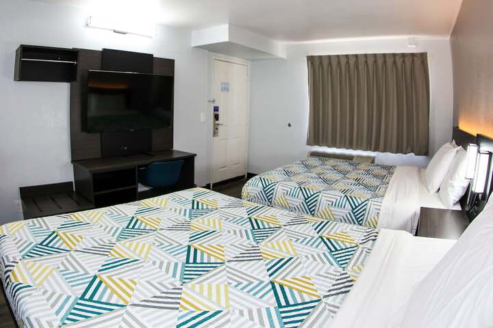 1 Queen Bed (5 of 15)
