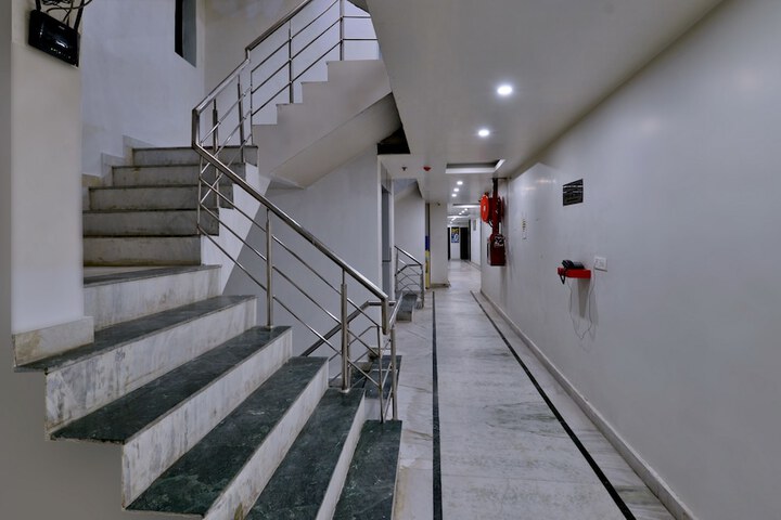 Hotel Interior 100 of 102