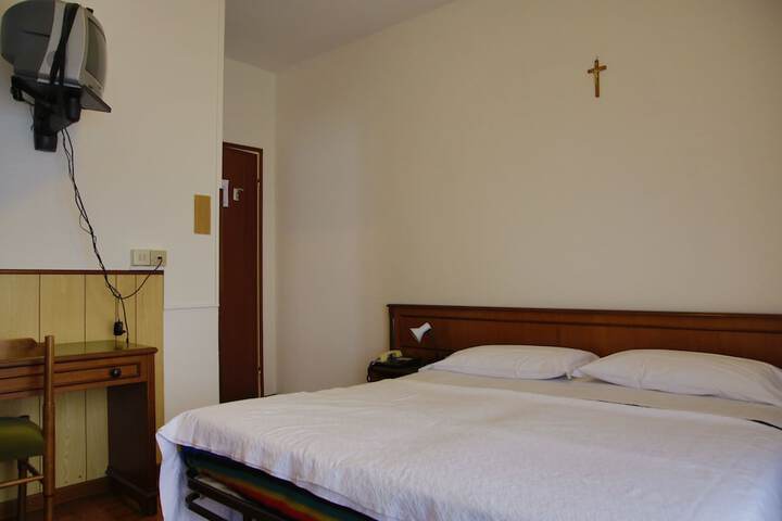 Room 2 of 48