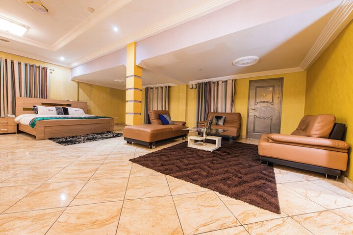 Bays Luxury Lodge in Accra