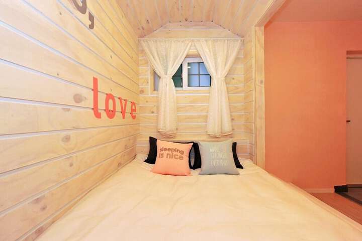 Room 8 of 40