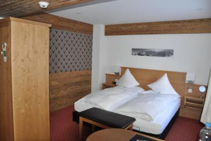 Room 1 of 9