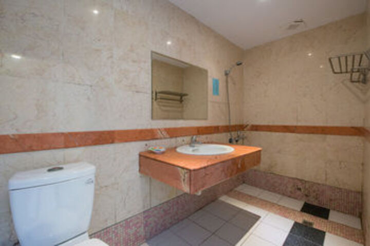Room 4 of 39