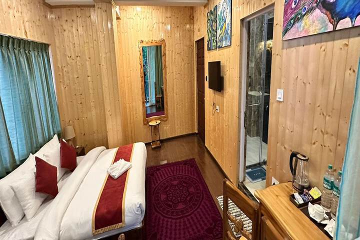Room 40 of 251