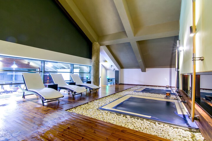 Pool 81 of 144