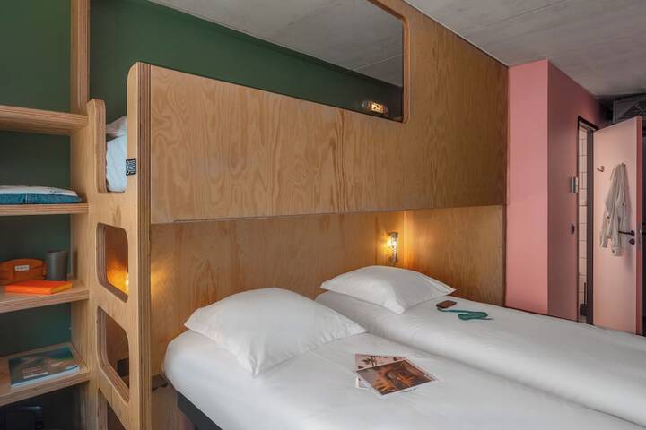 Room 16 of 34