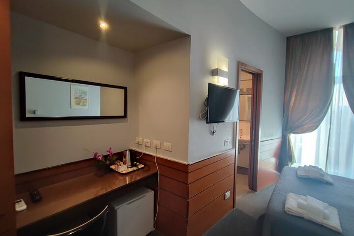 Room 27 of 50