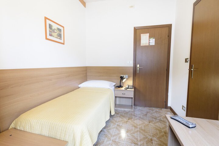 Room 12 of 46