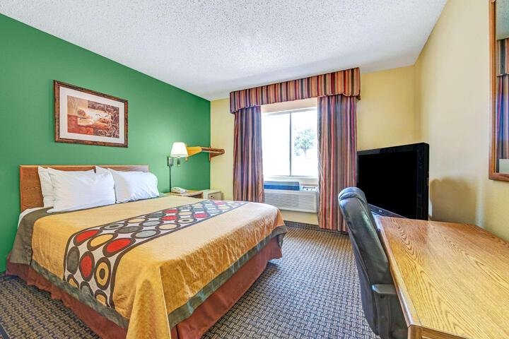 1 King Bed (6 of 6)