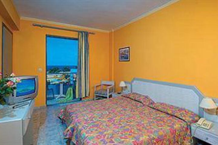 Room 5 of 8