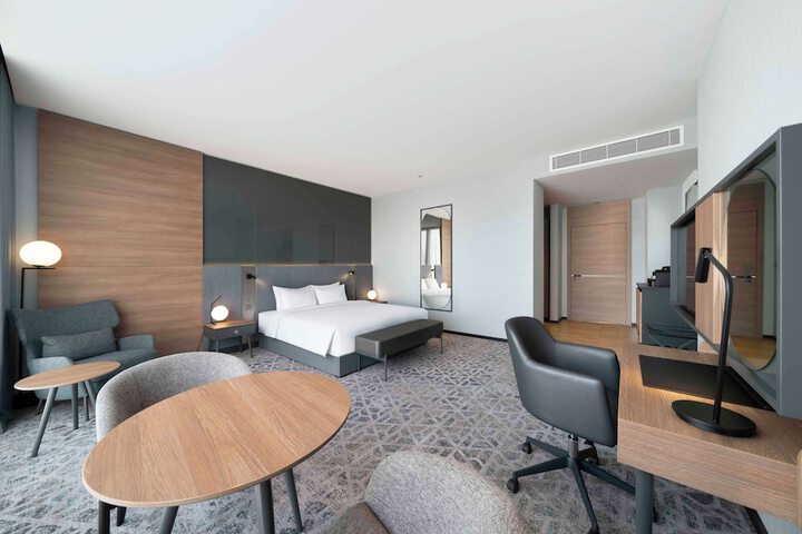 Room 13 of 120