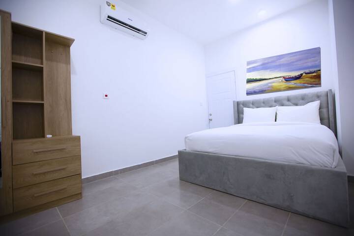 Room 7 of 18