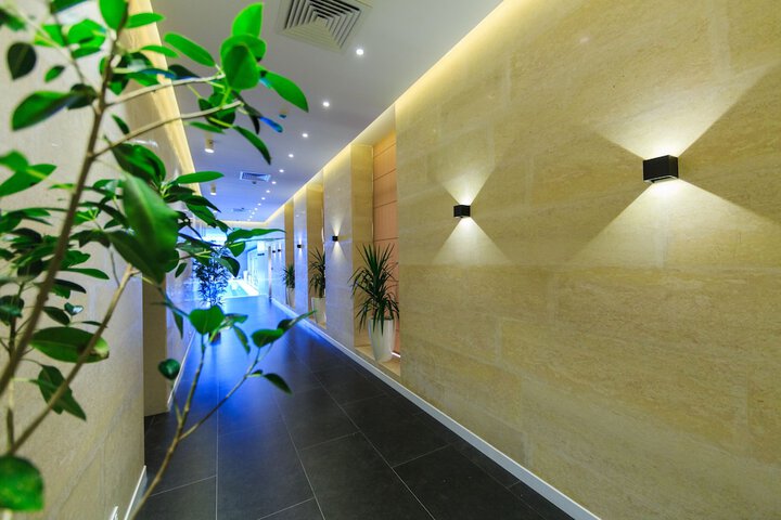 Lounge 20 of 23