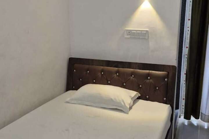 Room 6 of 42