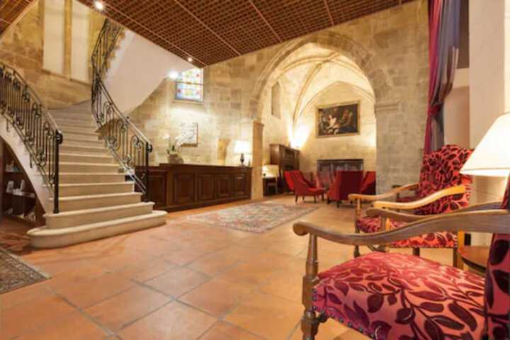 Entrance & Lobby