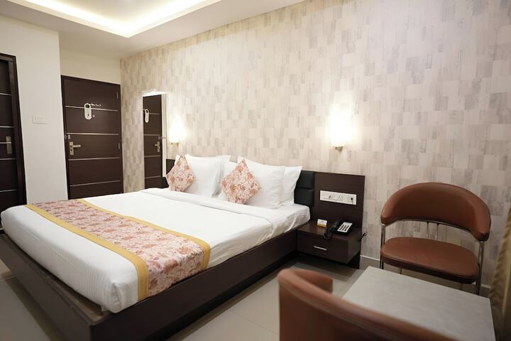 Room 16 of 32