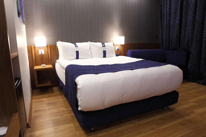 Room 3 of 48