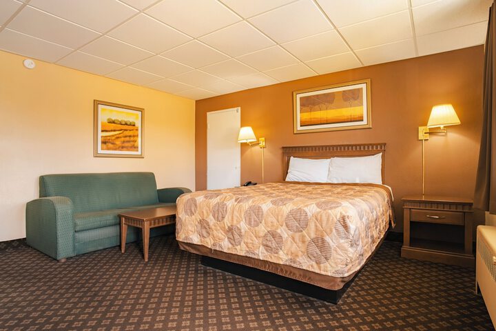 Room 6 of 15