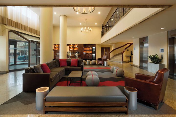 Entrance & Lobby