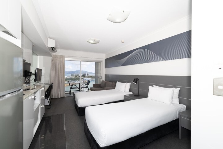 Room 5 of 74