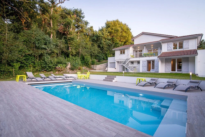 Pool 13 of 18