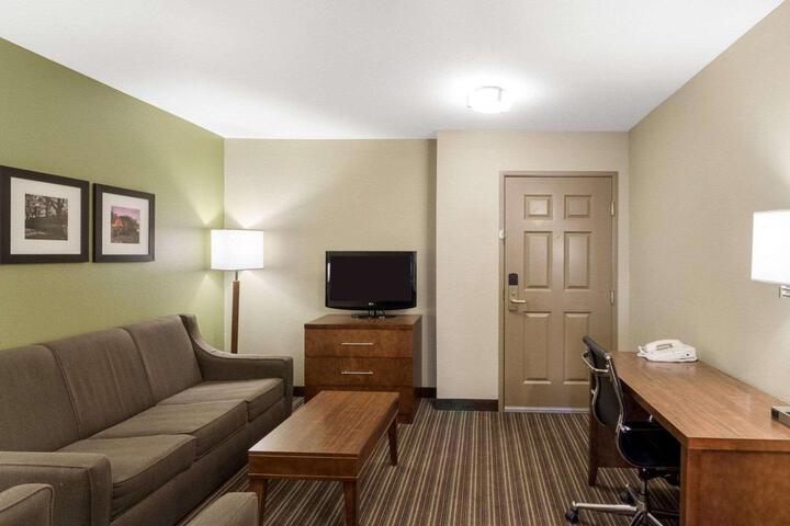 1 King Bed (3 of 15)