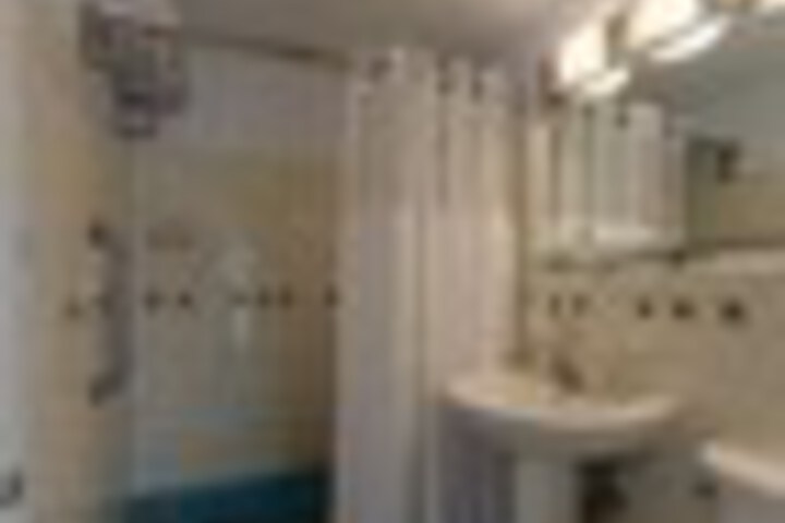 Room 170 of 216