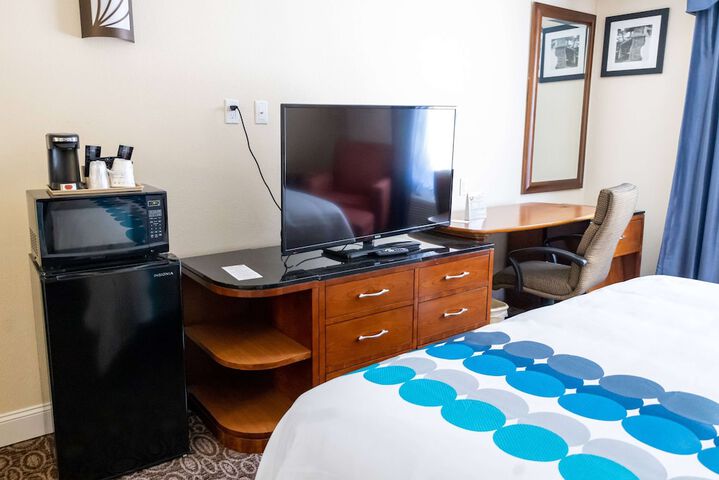 1 King Bed (21 of 31)