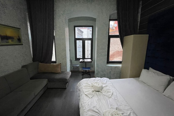 Room 3 of 5