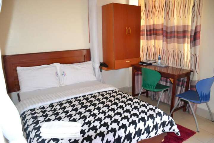 Room 4 of 25
