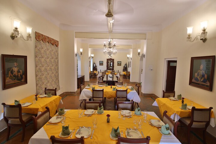 Dining 36 of 60
