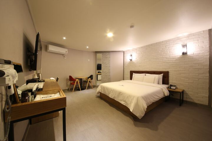 Room 3 of 29