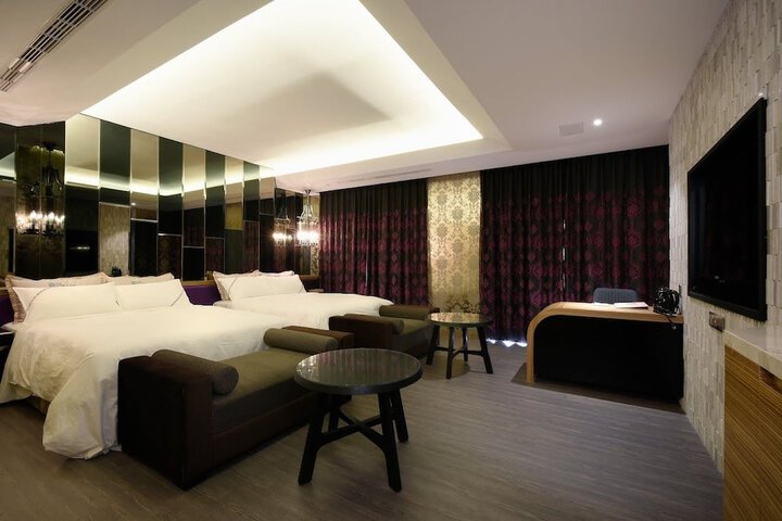 Room 4 of 113