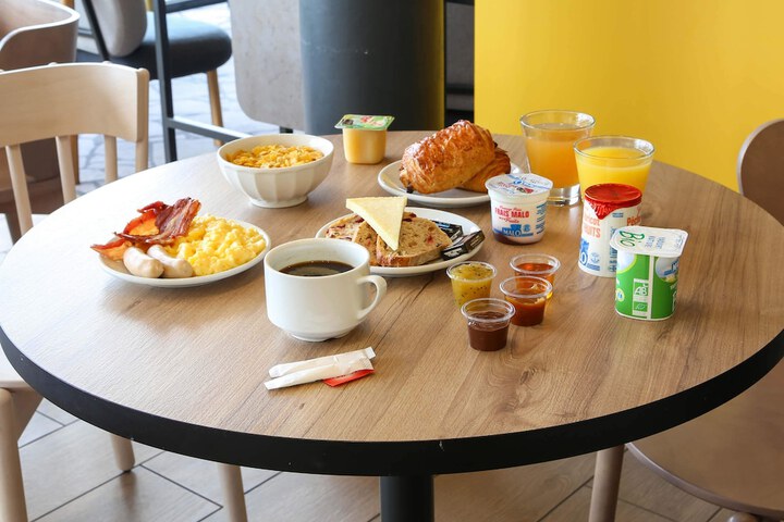 Dining 53 of 64