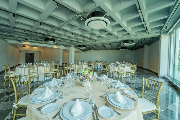 Ballroom/Hall 122 of 165