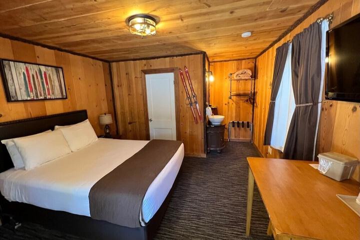 Room 5 of 20