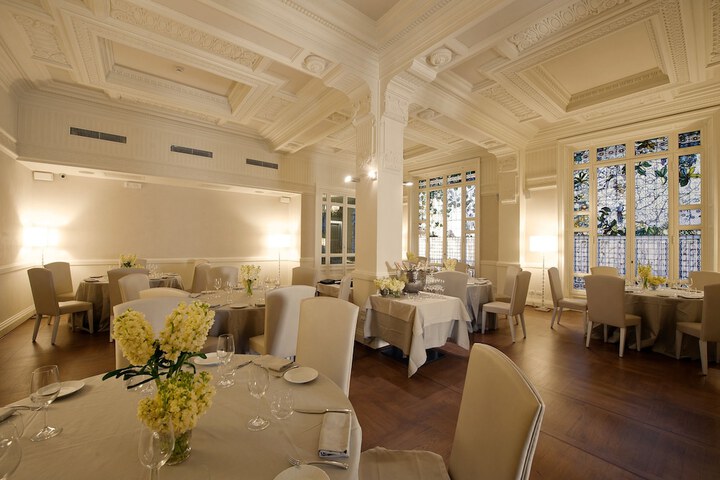 Ballroom/Hall 53 of 76