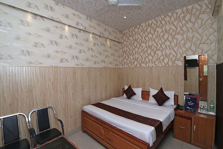OYO 13234 Hotel Mahak