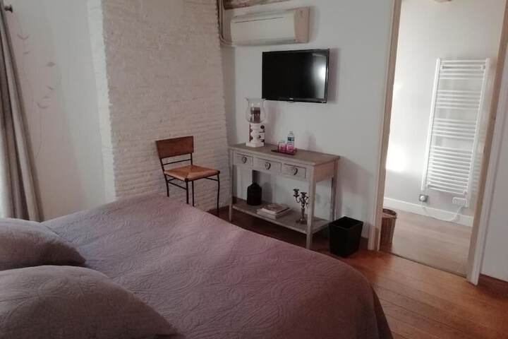 Room 6 of 49