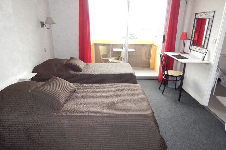 Room 5 of 8