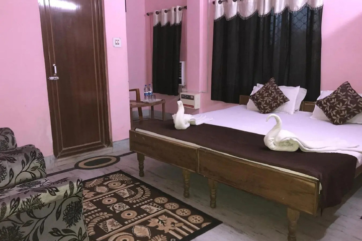 Room 3 of 8