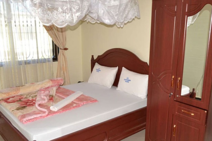 Room 6 of 20