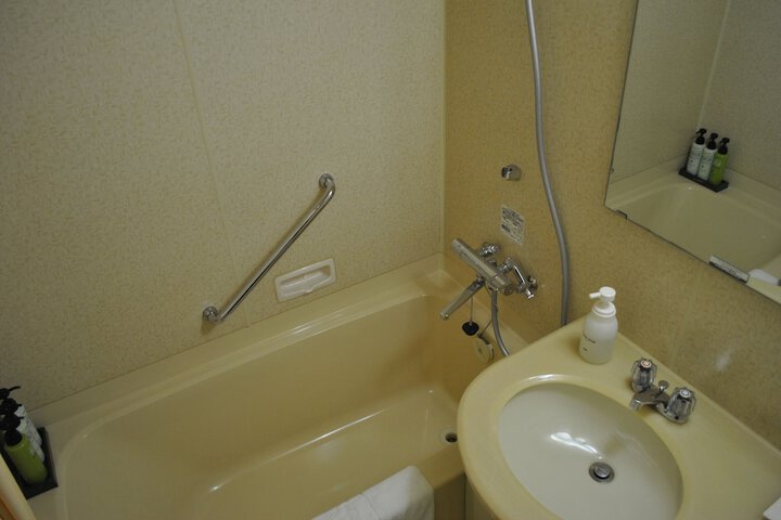 Room 82 of 240