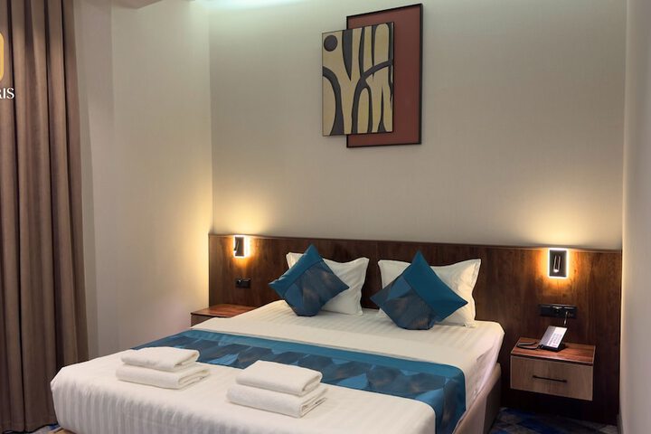 Room 12 of 32