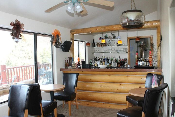 Lounge 100 of 104