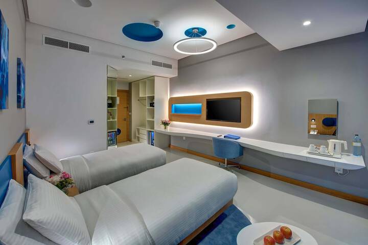 Room 8 of 16