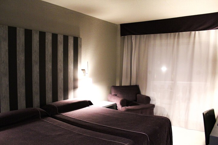 Room 7 of 35