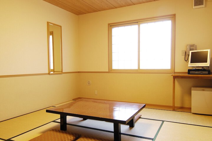 Room 4 of 40